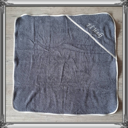 Lot Bébé Personnalisé – Sortie de Bain et Bavoir Assortis – Éponge Oeko-Tex – Couleurs au Choix
